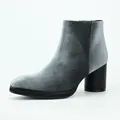 Elegant men's grey velvet Chelsea ankle boots with black block heel - 40 / Gray