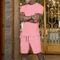 Completo estivo da uomo con t-shirt rosa a maniche corte e pantaloncini coordinati. - Taglia M / Top E Pantaloni / Rosa