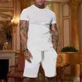 Completo sportivo da uomo due pezzi bianco con t-shirt a maniche corte e pantaloncini. - Bianco