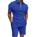 Detalle del conjunto de polo y pantalones cortos para hombre en punto gofrado azul - Azul zafiro