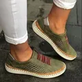 Olivgrüne perforierte Freizeit-Slipper für Damen mit schickem gestreiftem Gummiband - 35 / Armeegrün