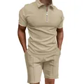 Detalle del conjunto de polo tipo gofre para hombre en caqui, cuello con cremallera - Caqui