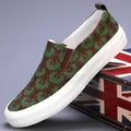 Lässige Herren-Canvas-Slipper mit trendigem grünen Bärenmuster und dicker weißer Sohle - 38 / Grün