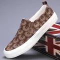 Lässige Herren Slipper aus Segeltuch mit trendigem Bärenmuster und dicker weißer Sohle - 38 / Braun (23803)
