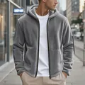 Giacca da uomo in pile double-face grigia con cappuccio vista dettagliata urbana - Taglia S / Top / Grigio scuro