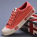 Stijlvolle rode canvas herensneakers, ademende vrijetijdsschoenen voor dagelijks gebruik. - Baksteenrood