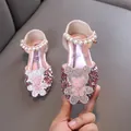 Zapatos de princesa rosa brillante para niñas con correa de perlas y oso - Rosa