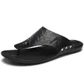 Infradito in pelle nera da uomo con trama increspata ed eleganti rivetti laterali - Nero