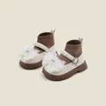 Elegantes zapatos calcetín estilo princesa para bebé niña con perlas y gran lazo de tul - Beige