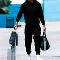 Detalle del conjunto de chándal con capucha y pantalón de chándal negro para hombre - Negro