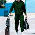 Vista completa de chándal con capucha para hombre en color verde oscuro afelpado - Verde Oscuro