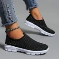 Scarpe slip-on in rete traspirante nera con strass scintillanti e suola bianca flessibile - Nero
