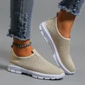 Scarpe slip-on beige leggere e traspiranti in flyknit con suola in gomma bianca flessibile - Kaki