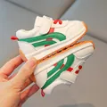 Sneaker in pelle bianca per bambini con strisce verdi e suole morbide antiscivolo - Verde
