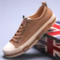Sneakers casual da uomo in pelle marrone con lacci e spessa suola in gomma crema - Marrone Cammello