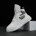 Sneakers alte da uomo in vera pelle bianca con suola spessa stile minimalista - 40 / Bianco Rivestito in Pile
