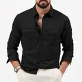 Détail d'une chemise décontractée noire à manches longues pour hommes. - Noir