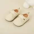 Elegante gesteppte cremefarbene Lauflernschuhe für Mädchen mit goldener Schnalle und Klett - Innenlänge 11.5cm / Gesteppter Stil (19MBX3365) / Beige