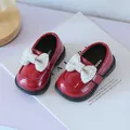 Chaussures élégantes en cuir verni rouge pour fillettes avec grands nœuds en perles - Longueur Intérieure 11.5cm / Style Noeud en Perles Artificielles (13MBX8712) / Rouge