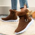 Botas de nieve cálidas de ante marrón para mujer con ribete de piel y detalle de hebilla - Marrón