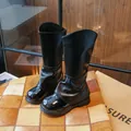 Stilvolle hohe Mädchenstiefel in Schwarz mit mattem und glänzendem Leder für den Winter - 26 / Schwarz (Fleece gefüttert)
