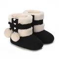 Detailansicht der schwarz-weißen Baby-Winterstiefel mit Pelzfutter und Bommeln - Schwarz