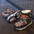 Warme Kinder-Schneestiefel mit buntem Camouflage-Muster und dickem Plüschfutter. - 26 / Schwarz Orange Blumen