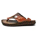 Heren bruine leren strandsandalen met antislip rubberen zool en handgestikte details - Bruin