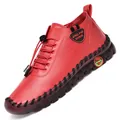 Chaussures plates rouges en cuir pour femmes avec semelle souple et détails de surpiqûres. - Rouge