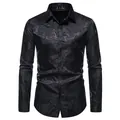 Détail d'une chemise noire à manches longues pour hommes avec motif de roses élégantes - S / Hauts / Noir