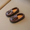 Mocassins classiques en cuir marron pour enfants avec glands et design à enfiler - Beige