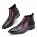 Stivaletti Chelsea da uomo bordeaux con stampa coccodrillo e punta quadrata - 40 / Borgogna