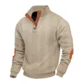Detailweergave van zware jacquardgebreide structuur en oranje patches op heren Henley-sweater - XL / Tops / Khaki 2