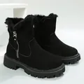 Vista lateral de botas de nieve negras para mujer con forro de piel sintética - 36 / Negro