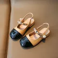 Elegant beige and black patent leather girls' sandals with pearl and chain decoration - Size 27 Inner Length 16.5cm / Khaki