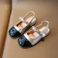 Girls' silver and black patent leather sandals with pearl and chain strap detail - Size 28 Inner Length 17cm / Silver