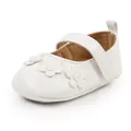 Elegante scarpa primi passi da neonata bianca impreziosita da decorazioni floreali in 3D - 12cm (6-12m) / Lettera Bianca S