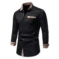 Détail d'une chemise noire pour homme avec col et poignets à carreaux vintage - S / Hauts / Noir