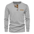 Camiseta Henley de manga larga ajustada para hombre en tejido de pana gris claro - S / Tops / Gris claro