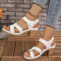 Elegantes sandalias blancas de tacón alto con punta abierta, tiras cruzadas y velcro - Blanco