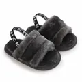 Détail de sandales en fausse fourrure grise pour bébé avec bride élastique 'NICE' - Gris