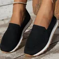 Modische atmungsaktive schwarze flache Slipper mit eckiger Zehenpartie und weicher Sohle - Schwarz