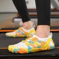 Zapatillas de agua multicolores transpirables con cierre rápido para fitness y playa - 35 / Amarillo