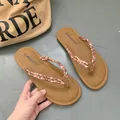 Chanclas de playa planas para mujer con correas de estampado paisley marrón - Rojo Anaranjado