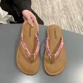 Chanclas planas de verano para mujer con correas de tela estampada de cachemira - Rosa