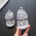 Graue Baby-Lauflernschuhe für Kleinkinder mit Cartoon-Motiv und Klettverschluss-Detail - 16 / Grau