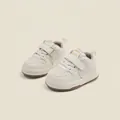 Elegantes zapatillas blancas informales para niños pequeños con cierre de velcro - Talla 16 (Longitud interior 12.5cm) / Beige Estilo A
