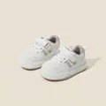 Zapatos de cuero blanco para primeros pasos de bebés con cierre de velcro para niños - Talla 16 (Longitud interior 12.5cm) / Estilo Beige C