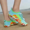 Antislip waterschoenen voor kinderen van lichtblauw mesh met oranje-groene details - Maat 26 (Binnenlengte 16.5cm) / Maanblauw