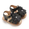 Detalle de sandalias negras para bebé niña con flor decorativa grande y pedrería - Negro